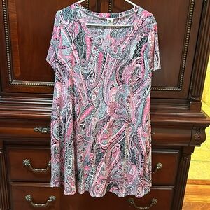 Short sleeved paisley print dress
